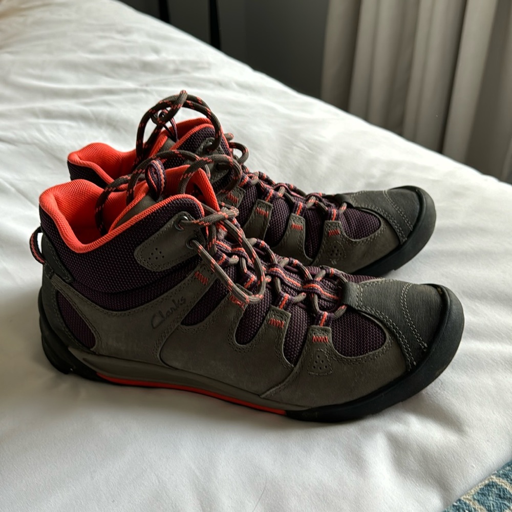 Clark’s hiking shoes sz10